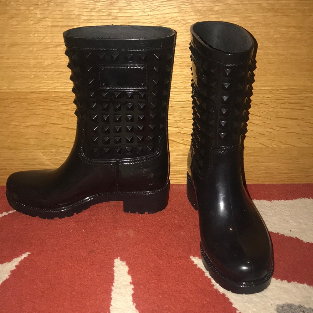 Black Rainboots